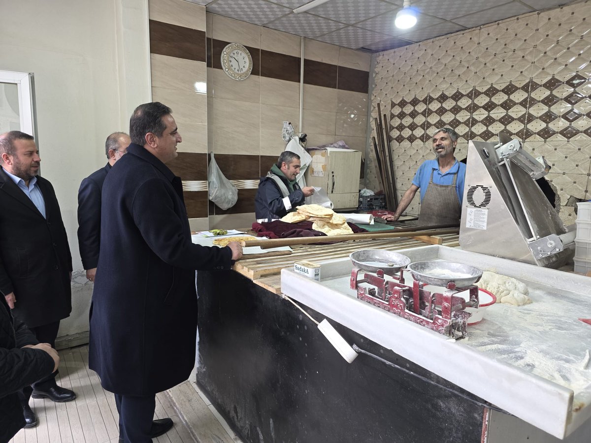 HurDavaPartisi's tweet image. 📍Adıyaman

Batman Milletvekilimiz Serkan Ramanlı, 6 Şubat depremlerinin yıl dönümünde Adıyaman deprem mezarlığını ziyaret etti, rezerv alanda iş yerleri teslim edilen esnafımızla bir araya geldi.