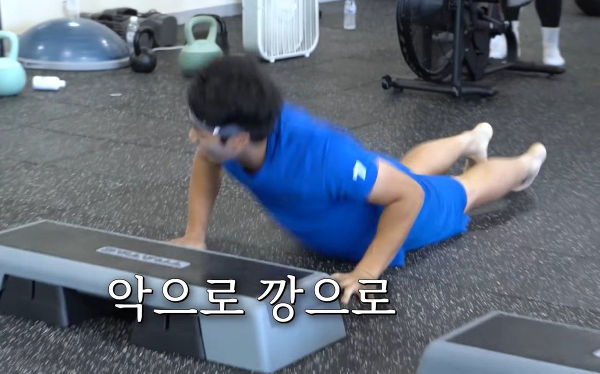 simba__18's tweet image. 재현이 발에 로진을 묻혔나 했는데 아니구나 발은 안타서 하얀거였ㄴ ㅔ