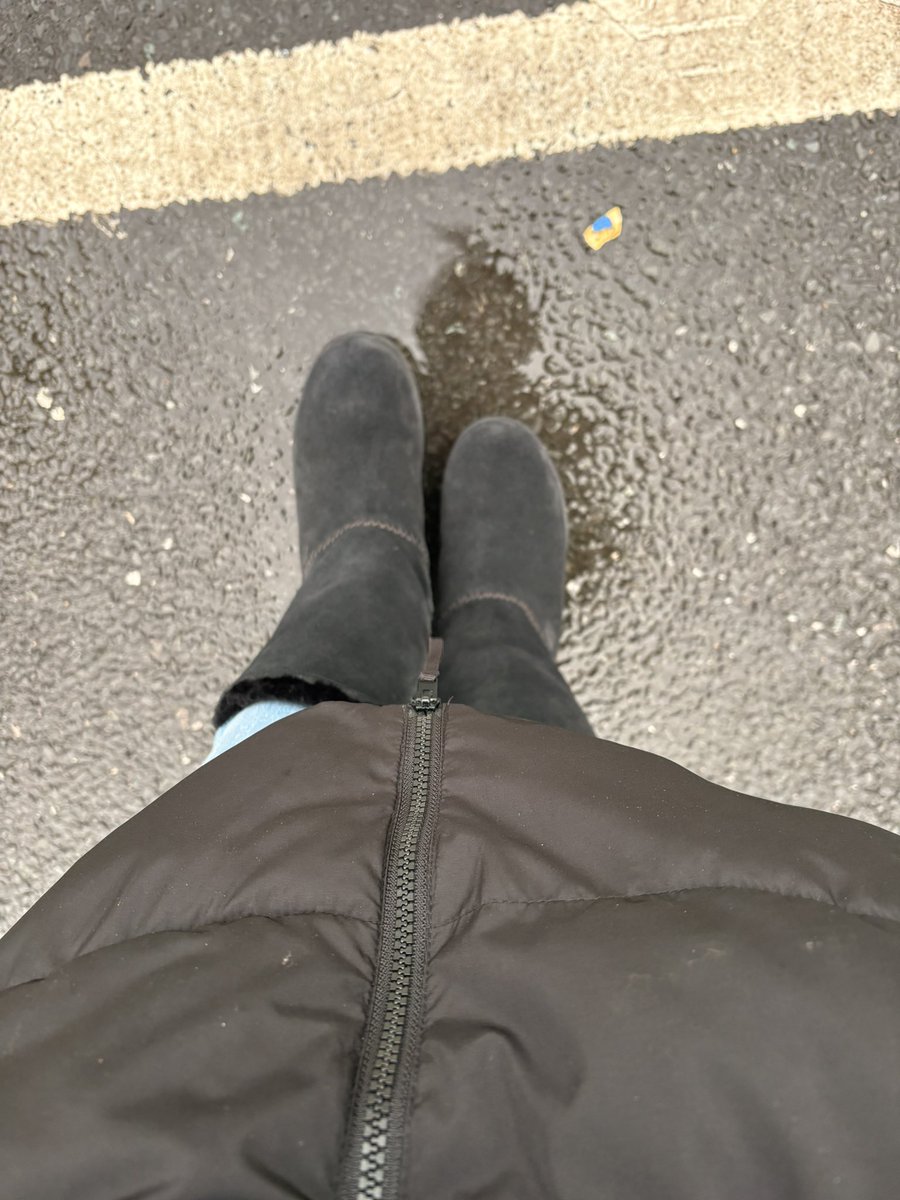 _sharonwallis_'s tweet photo. @currys Walking no matter what the weather! #Currys 🚶 https://t.co/VW1ZRuGz7W