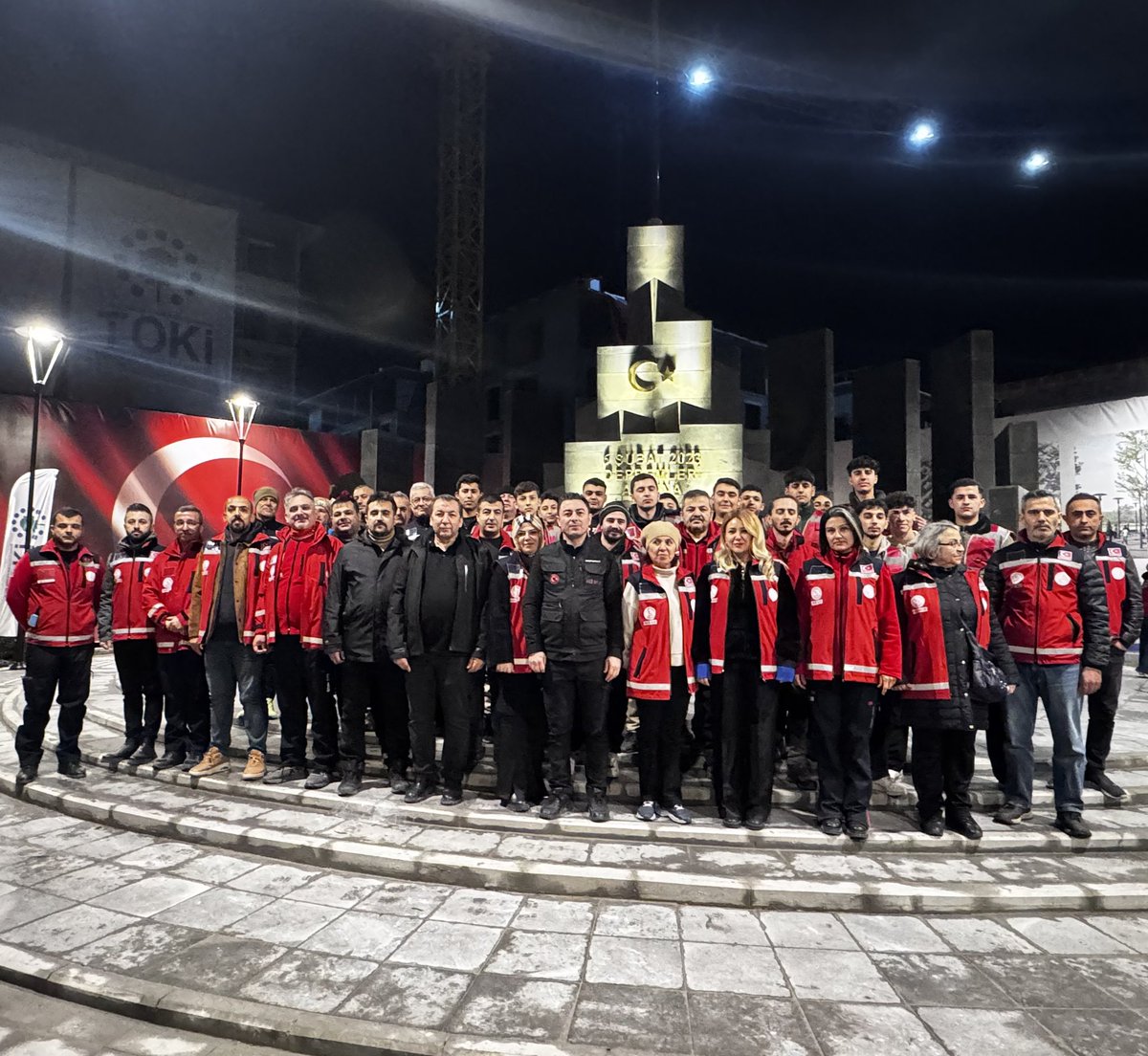 6 Şubat Depremlerinin 3. Yılında Osmaniye MEB AKUB ekibimiz Deprem Şehitlerimizi saat 4.17’de anarak sessiz yürüyüş gerçekleştirmiştir. <a href="/tcmeb/">Millî Eğitim Bakanlığı</a> <a href="/Yusuf__Tekin/">Yusuf Tekin</a> <a href="/meb_dhgm/">Destek Hizmetleri Genel Müdürlüğü</a> <a href="/omurfatih/">Ömür Fatih Karakullukçu</a> <a href="/mebisgb/">İşyeri Sağlık ve Güvenlik Birimi Daire Başkanlığı</a> <a href="/ozkan_meb/">Özkan AVCI</a> <a href="/osmaniyeilmem/">Osmaniye İl Millî Eğitim Müdürlüğü</a> <a href="/ALBAKAydn/">Aydın ALBAK</a> <a href="/mebakub/">MEB AKUB</a> <a href="/MetinTayarer/">Metin TAYARER🇹🇷🇹🇷🇹🇷</a> <a href="/osmaniyememisgb/">Osmaniye İl MEM İşyeri Sağlık ve Güvenlik Birimi</a> <a href="/erbaytann/">Erbay Tan</a>