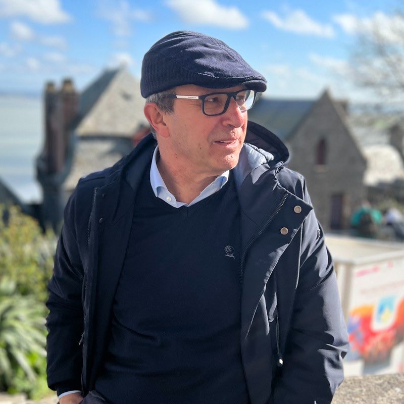 📰✍🏼 El periodista asturiano Luis Miguel Rebustiello destacó siempre por su estrecha relación con el mundo rural, siendo el reportaje su forma de expresión.

Escucha aquí el podcast en el que hace un repaso sobre su trayectoria ➡️ sl1nk.com/2jghp