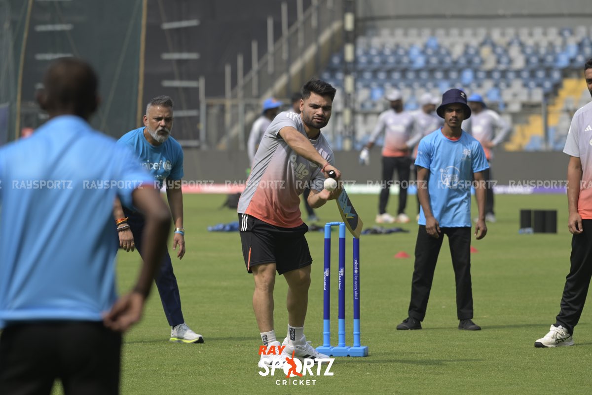raysportz_cric's tweet photo. Before the World Cup begins, Indian cricketers joined UNICEFβs #CricketForGood initiative, spending quality time and playing cricket with young children. πβ¨
@BCCI @ICC
#RaySportzcricket #IndianCricketTeam #UNICEF #ICC #T20WorldCup2026 https://t.co/RQHksXwlZn