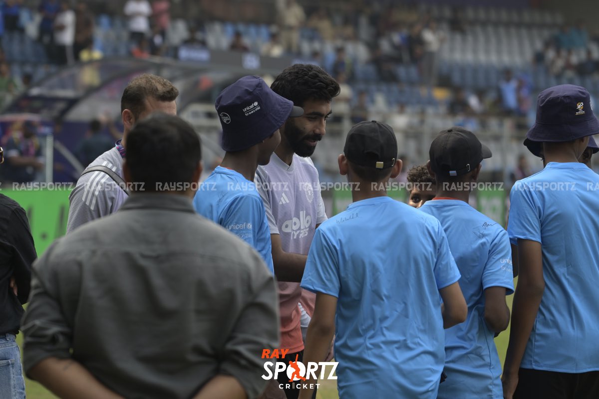 raysportz_cric's tweet photo. Before the World Cup begins, Indian cricketers joined UNICEFβs #CricketForGood initiative, spending quality time and playing cricket with young children. πβ¨
@BCCI @ICC
#RaySportzcricket #IndianCricketTeam #UNICEF #ICC #T20WorldCup2026 https://t.co/RQHksXwlZn