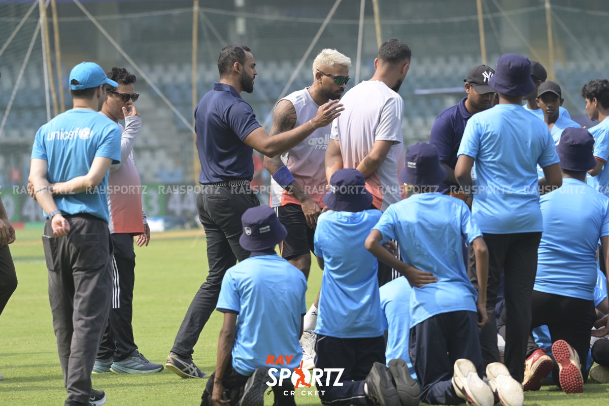 raysportz_cric's tweet photo. Before the World Cup begins, Indian cricketers joined UNICEFβs #CricketForGood initiative, spending quality time and playing cricket with young children. πβ¨
@BCCI @ICC
#RaySportzcricket #IndianCricketTeam #UNICEF #ICC #T20WorldCup2026 https://t.co/RQHksXwlZn