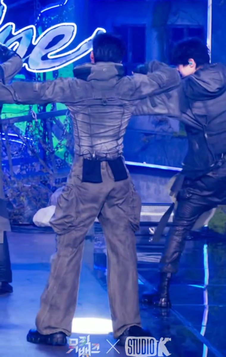 etherealsanie's tweet image. Sigh 🙃