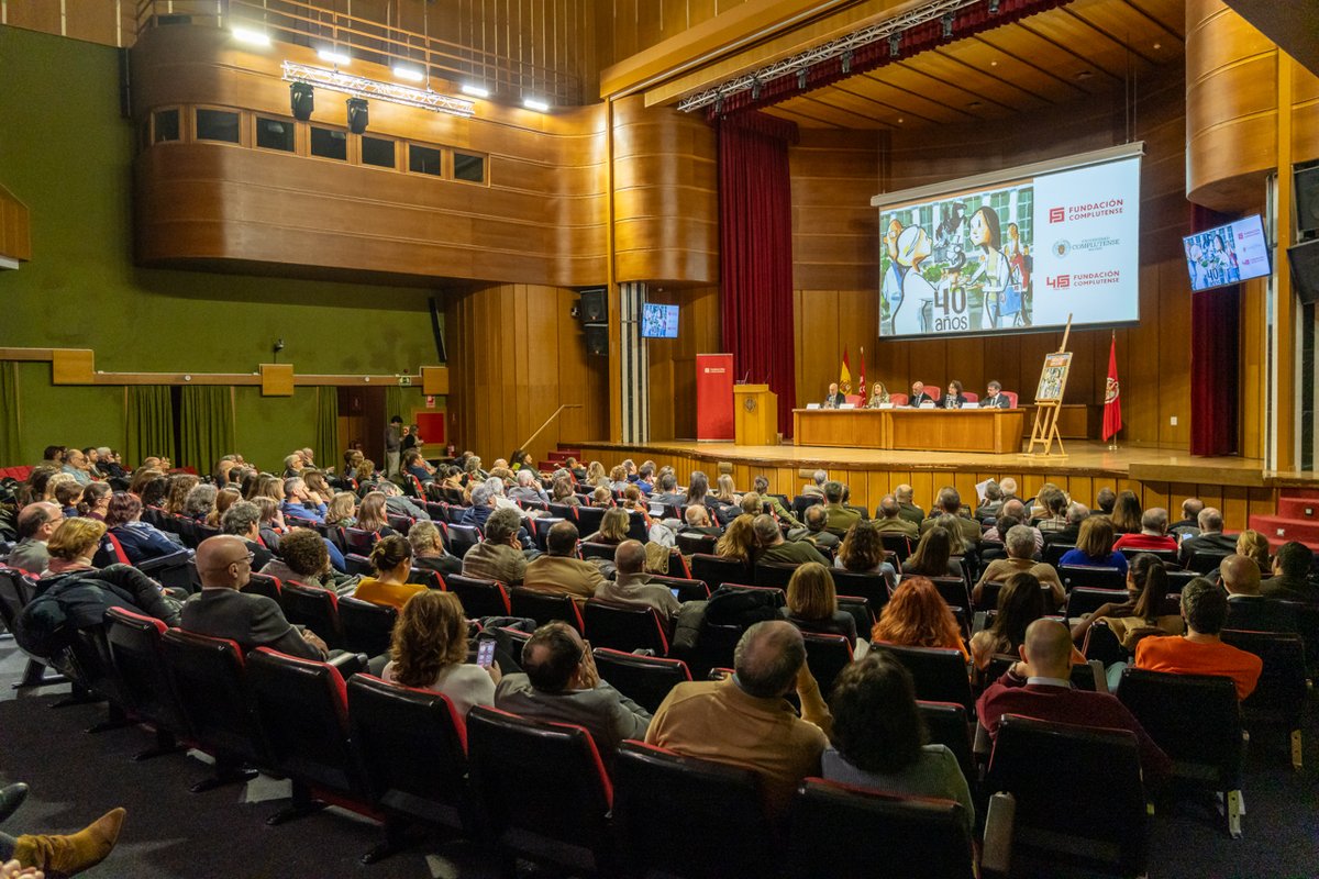 fundacionucm's tweet photo. 40 años. Una historia compartida. Una Universidad abierta a la sociedad.

La Fundación Complutense celebró su 40º aniversario con un vídeo que recorre cuatro décadas de investigación, formación, cultura y compromiso público.

Como recordó el rector Joaquín Goyache, la Fundación es una pieza clave de la @unicomplutense , gracias al trabajo de quienes la han liderado y, sobre todo, de quienes la sostienen cada día.

👉Lee la noticia en @TribunaComplu 👇
https://t.co/pIQGrvHzgM