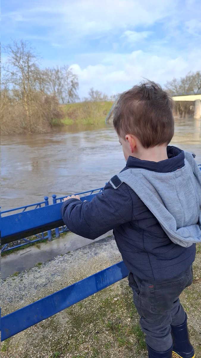 🍂☕️~𝐑𝐄𝐌𝐘~📚✍️ tweet media