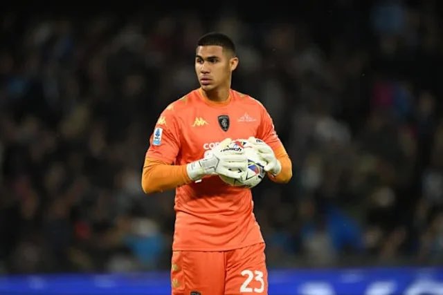 Devis Vazques tanıyan var mı nasıl kaleci bununla anlaşılmış (Ertan Süzgün )