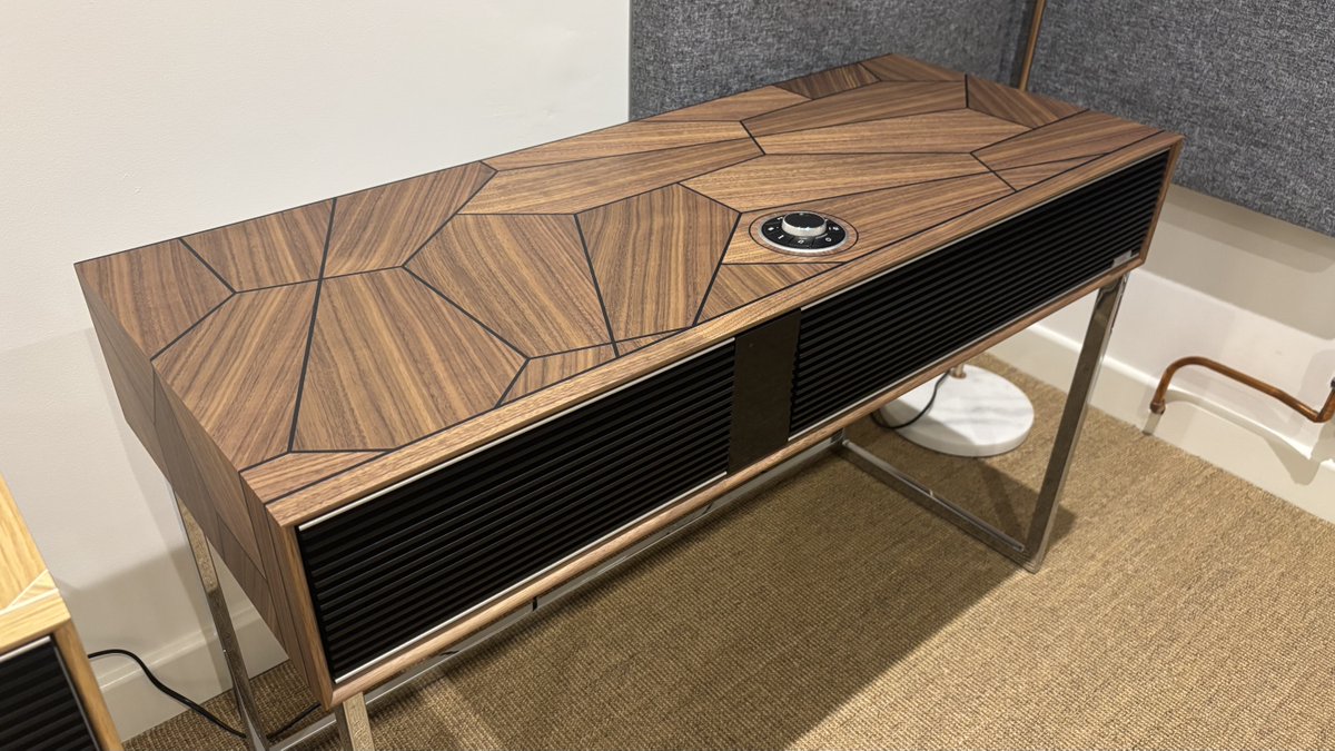 HomeMediaLtd's tweet photo. Exciting news from Southend’s own Ruark Audio last week, with the unveiling of the R810 MiE, launched as part of the company’s 40th Anniversary celebrations! Expected to release this April and with only 50 pieces of each finish ever to be produced.

#RuarkAudio #HiFiNews https://t.co/SEuqYoMEHj