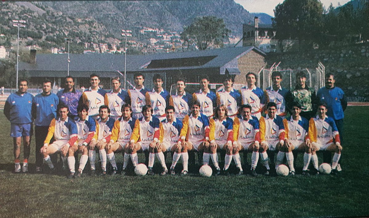 ildelima6's tweet image. Molt content que una samarreta del @fcandorra 🇦🇩 dels anys 90 torni (utilitzada durante varies temporades) torni a casa seva… ANDORRA 🤩 Una nova peça i ja van 147 👕⚽️🇦🇩 #andorra #fcandorra #comunal #longsleeves #andorrafootballmuseum #AFM #breal #weareandorra #gameused