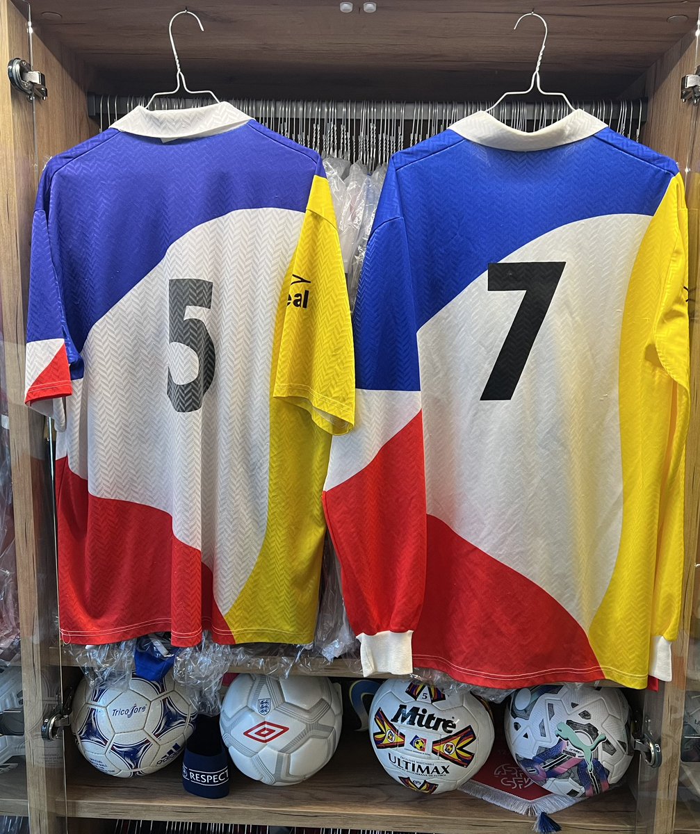 ildelima6's tweet image. Molt content que una samarreta del @fcandorra 🇦🇩 dels anys 90 torni (utilitzada durante varies temporades) torni a casa seva… ANDORRA 🤩 Una nova peça i ja van 147 👕⚽️🇦🇩 #andorra #fcandorra #comunal #longsleeves #andorrafootballmuseum #AFM #breal #weareandorra #gameused