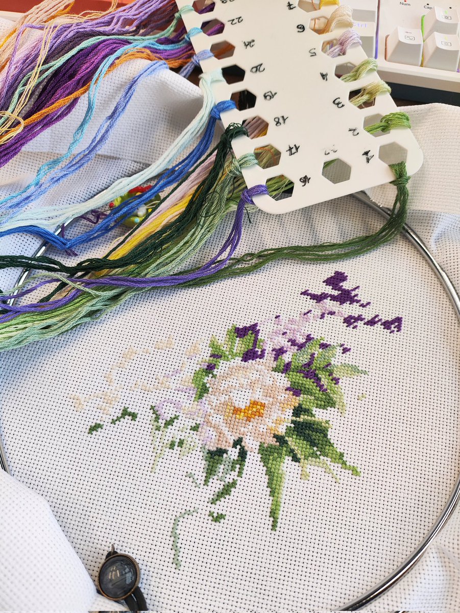 мадлен вышивает tweet media