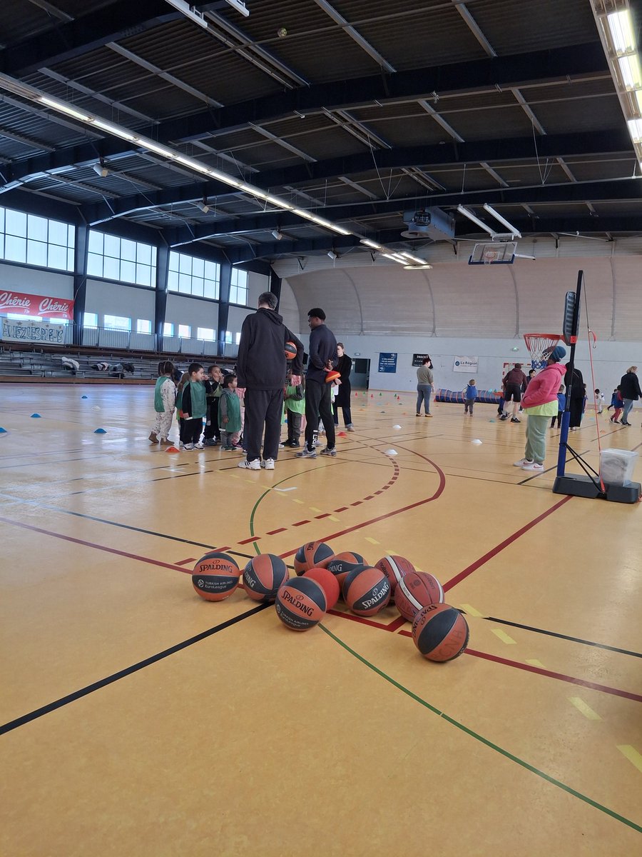 🏀⚽️🏉  Apprendre à partager,  coopérer, bouger dès le plus jeune âge 🤩
➡️ Rencontre USEP maternelle annonay 🔝
#DSDEN07 
#usep07