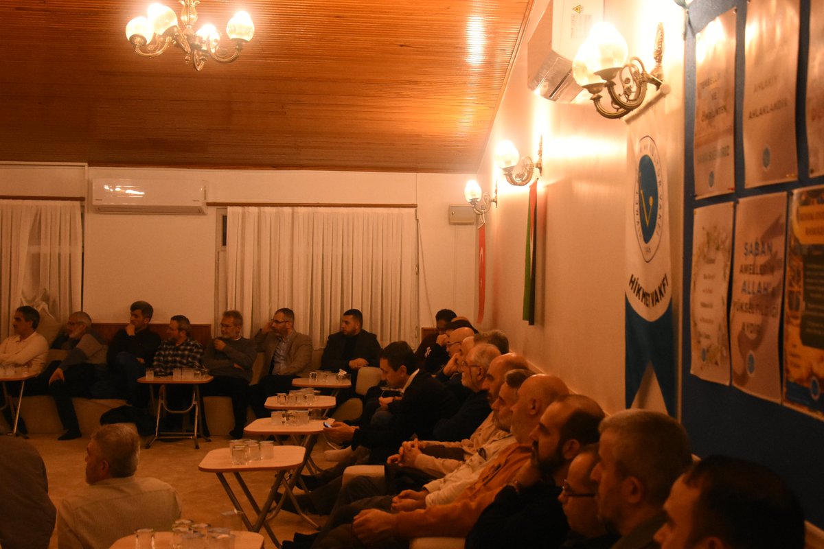 Bu hafta aramızda bulunan ÖMER DİŞBUDAK'DAN “SİNEMANIN HİKMETİ HİKMETİN SİNEMASI” konulu sohbetini dinledik.

Kendisine katılımından dolayı teşekkür ediyoruz.

Her perşembe vakfımızda gerçekleşen sohbette sizleri de görmekten mutluluk duyarız.