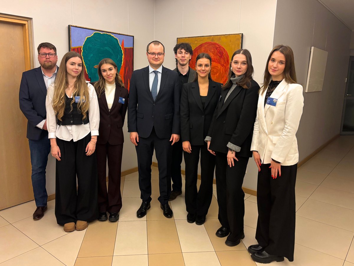 LVinEU's tweet photo. On 5/02 Deputy PermRep, Ambassador Reinis Brusbārdis met w/ the Latvian delegation to the annual #ConSIMium @EUCouncil simulation game to discuss some first-hand experience based tactics of diplomatic negotiations.
Paldies un lai izdodas! https://t.co/WjatqlGubn