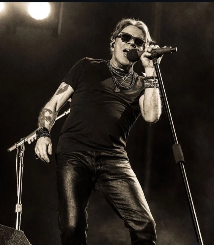 Francis77690515's tweet photo. Happy 64 years Axel Rose!! #AxelRose #GunsNRoses https://t.co/1LfNPUIj2B