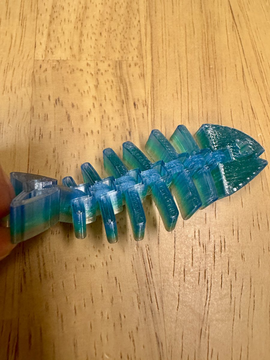 flat_3d_school's tweet photo. Bambu Lab P2S Comboを新たに導入しました。AMS 2 Proによるマルチカラープリントはもちろん、フィラメント乾燥までできるのが良い。テストでBambu LabのPETG半透明で動く魚を出力。これで念願の照明づくりが��きそう。 https://t.co/W1NRL6FDRT