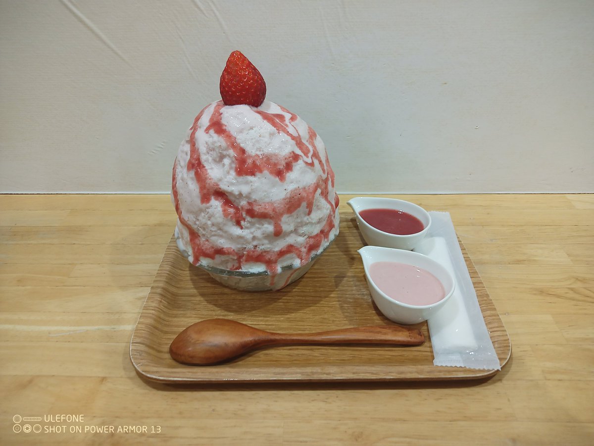 はちみつマスカルナッツ
いちごミルクホイップ仕立て

今日は暖かいからかき氷日和ですよ