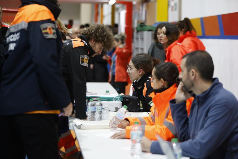En estos momentos de emergencia climática con tan graves consecuencias para Andalucía, todo nuestro apoyo a los municipios más afectados y en especial a la población de #Grazalema.
Destacamos la actuación de los servicios públicos que han protegido a la población y salvado vidas.