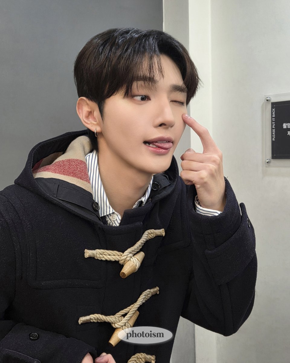 photoism_behind's tweet photo. PHOTOISM X YOON JISUNG

밥알 하루 권장 섭취량

물: 2L 💧
밥: 세 끼 (꼬박꼬박) 🍚
떡코 윤지성: 무한대 (필수) ♾️

@Official_YJS_

#포토이즘 #윤지성

ONLY IN PHOTOISM https://t.co/Pyk9W1suTl