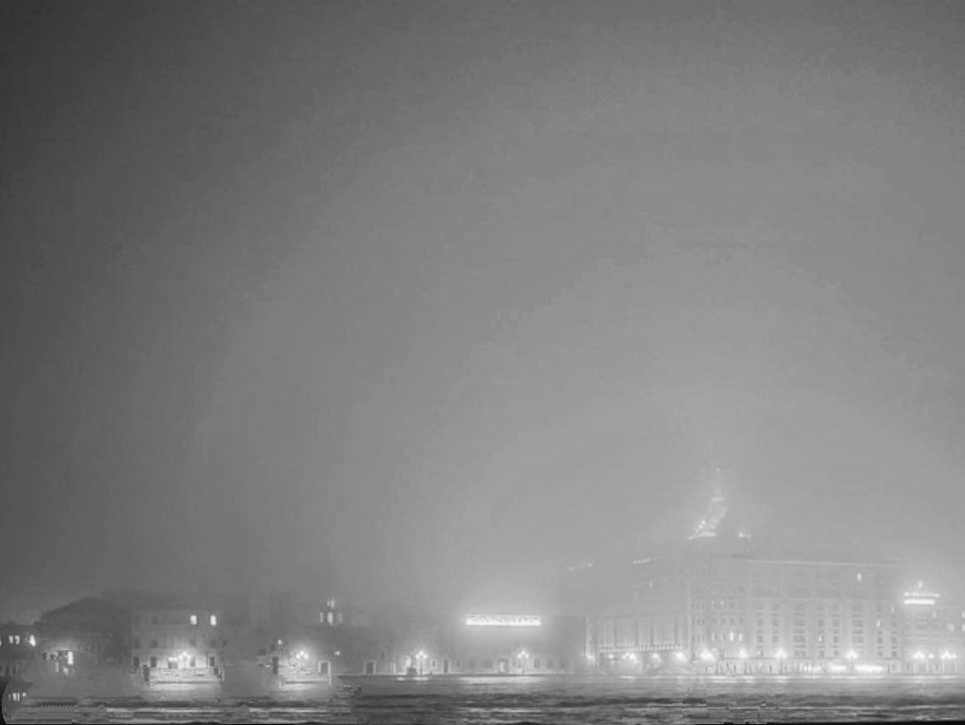 Dalle Zattere: la nebbia trasforma la Giudecca nel Rex di Amarcord