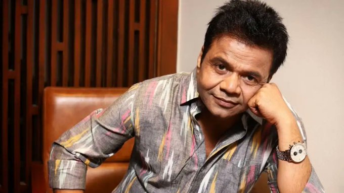 DeccanChronicle's tweet image. #rajpalyadav  surrendered at #TiharJail on Thursday after the #DelhiHighCourt denied his final request for more time in cheque-bounce cases tied to a ₹5 crore loan for his 2010 film Aata Pata Lapata. 

He and his wife were convicted in 2018 for issuing seven cheques worth ₹7