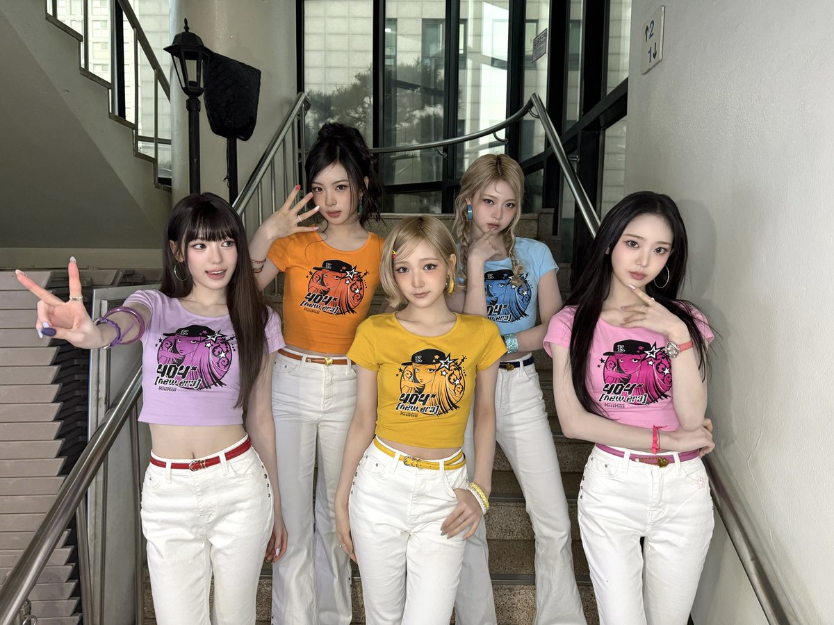 We_KiiiKiii's tweet image. [📸]
260206 #KBS #뮤직뱅크

ㅅБ큼○ı☆ KiiiKiii ☆
오늘도 고마워요! TiiiKiii들 ₊˚⊹♡

#KiiiKiii #키키
#404_NewEra #404_뉴에라 #DeluluPack 
#KiiiKiii_404_NewEra #KiiiKiii_DeluluPack