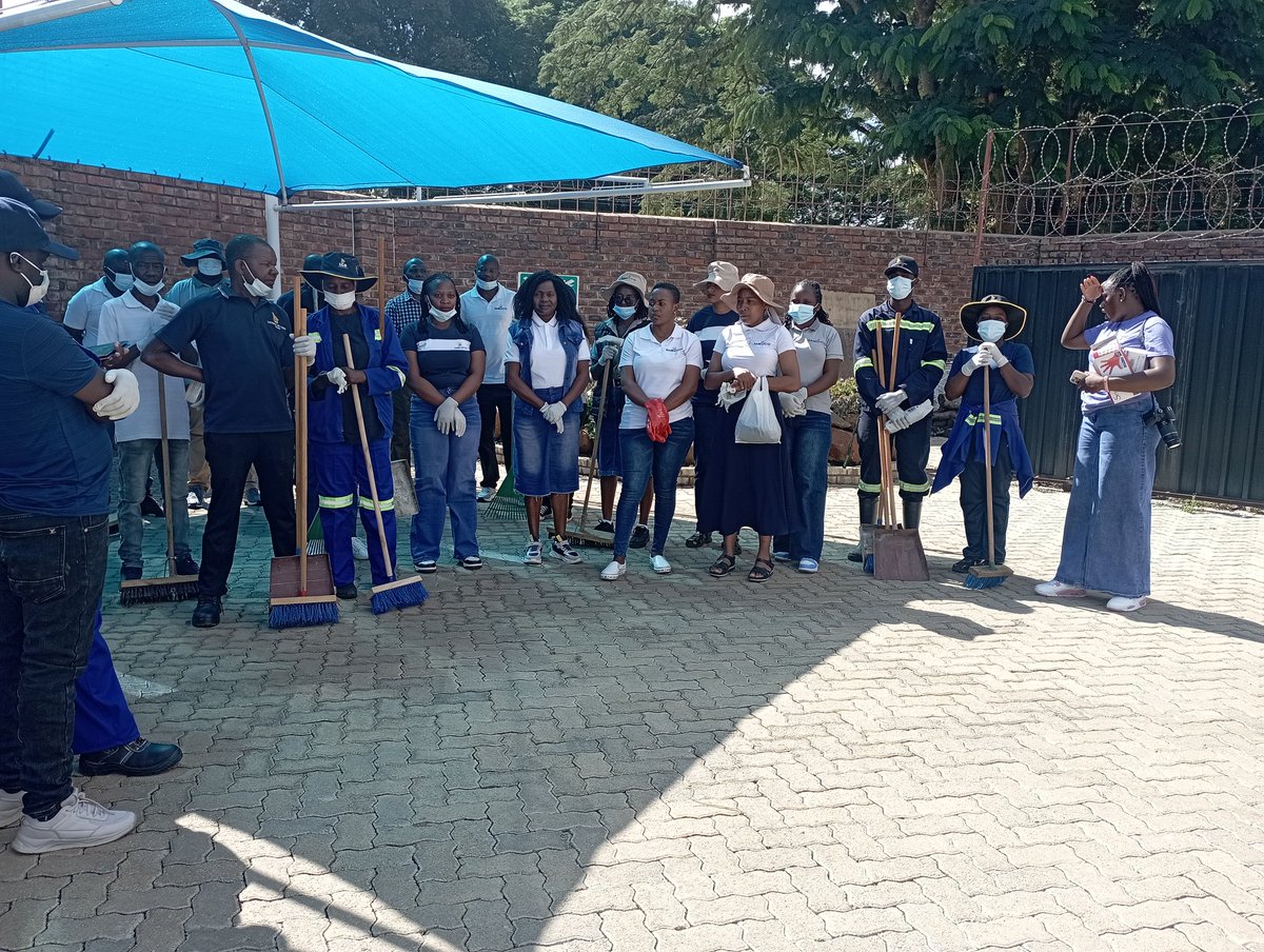 Smedco_Zw's tweet photo. SMEDCO partnered with @and_zw331. CEO Mr Obert Ngwenya gave welcome remarks aligned to Vision 2030. We cleaned Lawson Ave and surrounding areas, ending at LGB HQ with closing remarks by Mr T. Zimbiru.
#Vision2030 #CleanUpCampaign https://t.co/Fb5fKNZZyV