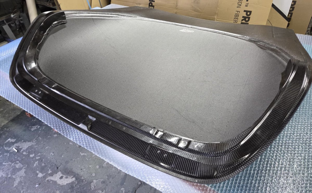 ready5next's tweet image. RGN CTA
ドライカーボンリアゲート
FD3S用

基本納期かなりかかる商品ですが
キャンセル出たので
１つ来週発送可能です♪