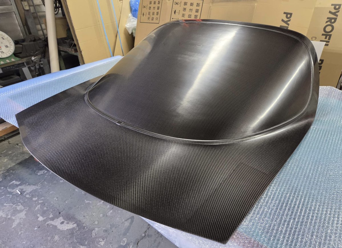 ready5next's tweet image. RGN CTA
ドライカーボンリアゲート
FD3S用

基本納期かなりかかる商品ですが
キャンセル出たので
１つ来週発送可能です♪