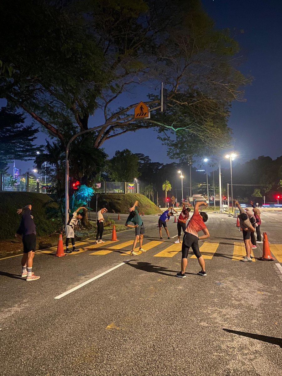 nakedspiritrun's tweet photo. The crowd last night was fun and the run was a cool one. Thank you everyone for coming and supporting us. Wishing you all the best for your weekend adventures! #runwithoutlimits https://t.co/5PAiu1GrxZ