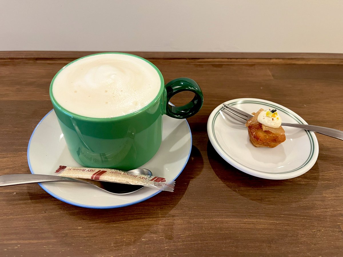 先日収録に行った時に、近くのカフェでカフェラテとケーキをいただきました☕️
ケーキはサービスでいただいたのですが、すごくおいしかったです☺️
もう一度行きたいカフェが増えました📝