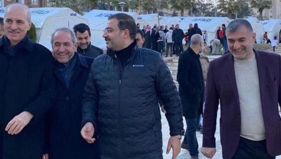 “Yıkıntıların altından hâlâ iniltiler yükselirken, deprem bölgesini güle oynaya gezenleri unutma.”
#6subat2023