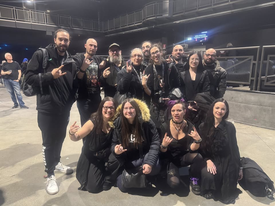 Crazy front row with best people and a little part of Winter Storm Italy after yesterday night! 🇮🇹
You were so incredibile <a href="/tarjaofficial/">Tarja Turunen</a>, I'm SO PROUD of you 🖤🖤 🖤 Hope you felt the love and energy, hope you feel better, sending you great vibes 🖤 LOVE YOUUU