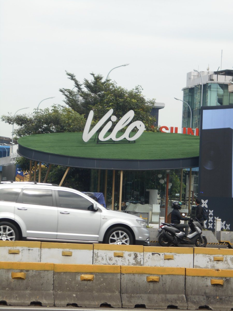 krowkroww tweet media