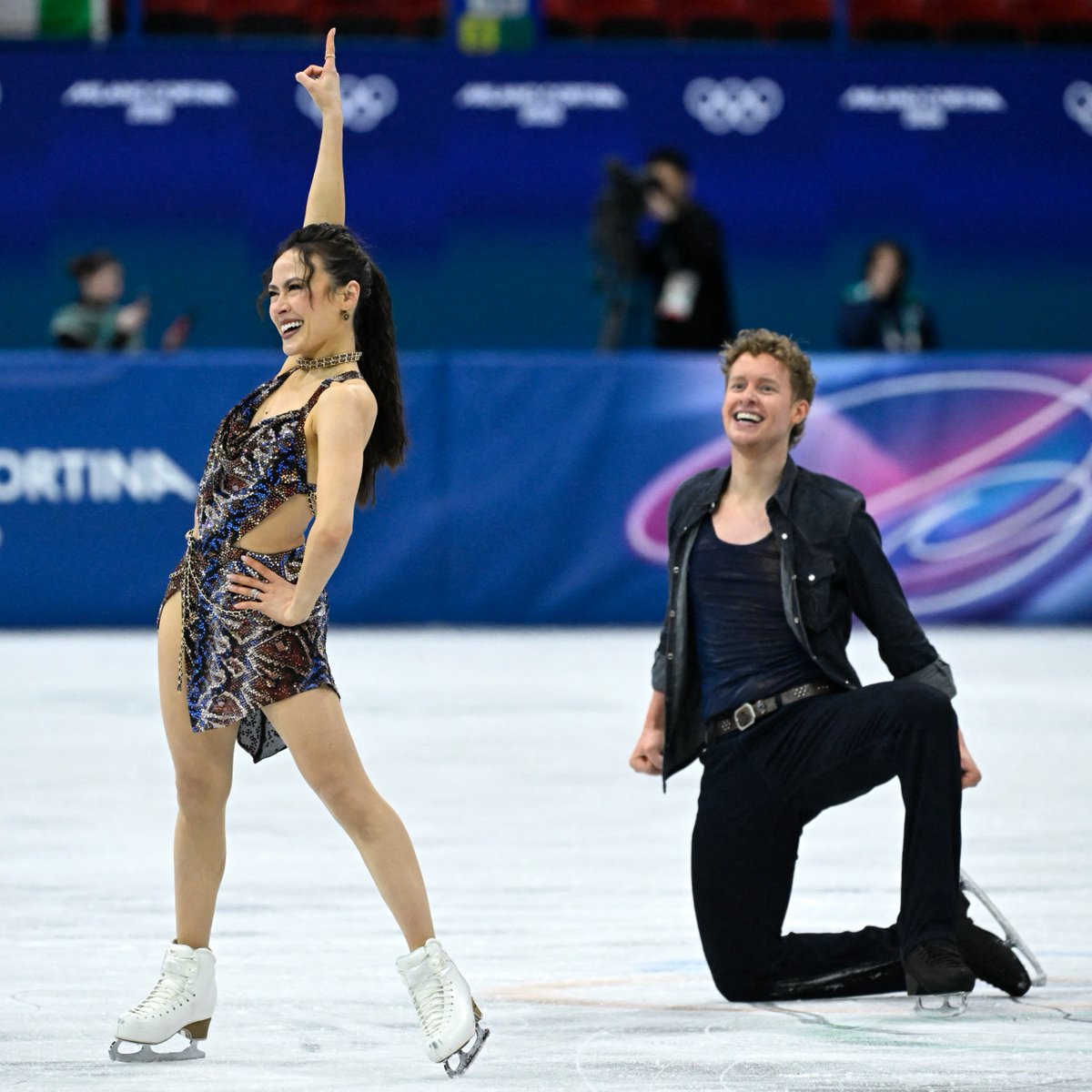 USFigureSkating's tweet image. and THAT's how we're kicking off skating at the #WinterOlympics! Madison Chock and Evan Bates begin the Team Event in the lead after the Rhythm Dance! 🇺🇸⭐️ Oh and... can we hear it for the new dress? 🤩