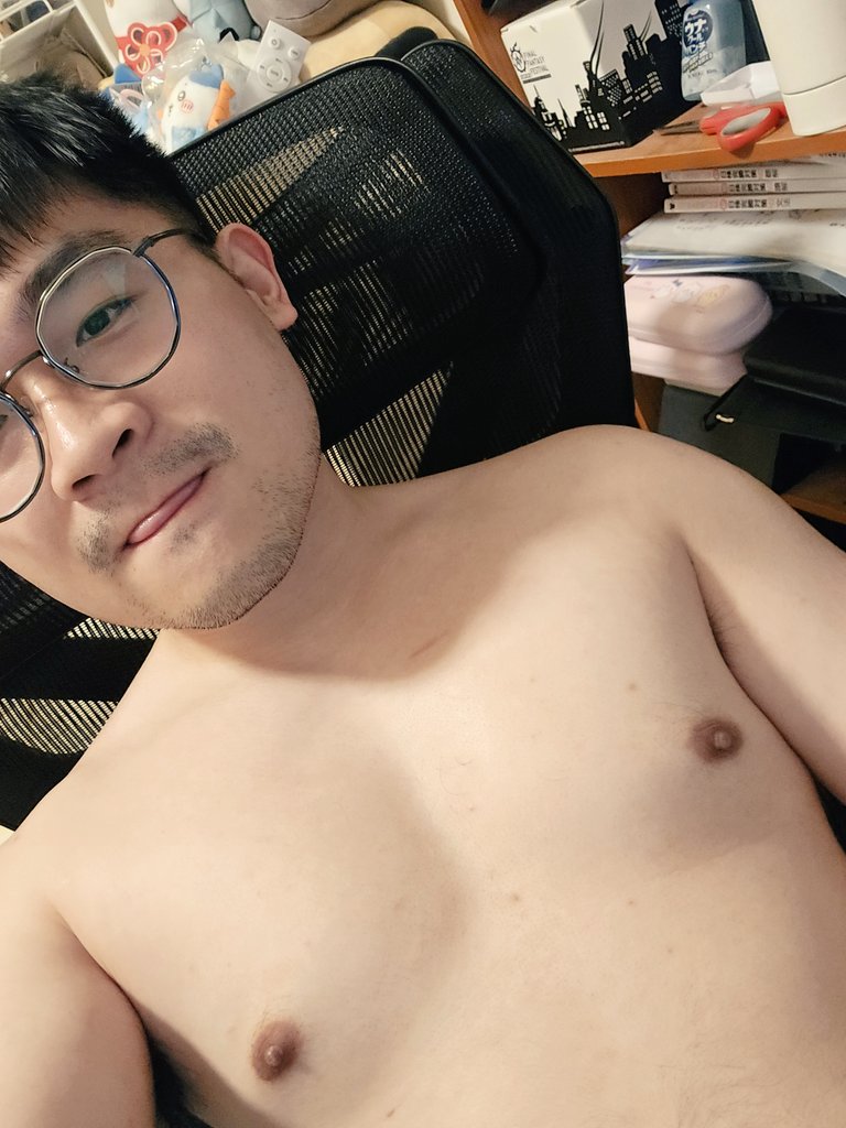 快樂星期五 給大家抓抓（欸