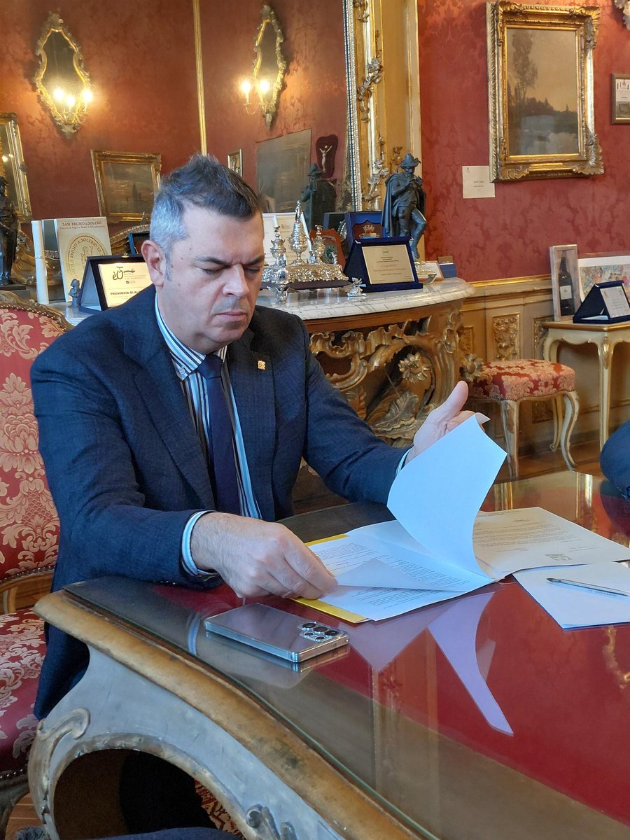 ColdirettiAL's tweet image. Serve modifica urgente a codice doganale europeo a tutela del vero Made in Italy
Inviata ai 187 Sindaci del territorio la proposta di delibera contro inganno sull’origine
L’iniziativa è stata presentata dai vertici Coldiretti al Presidente della Provincia Luigi Benzi
@coldiretti