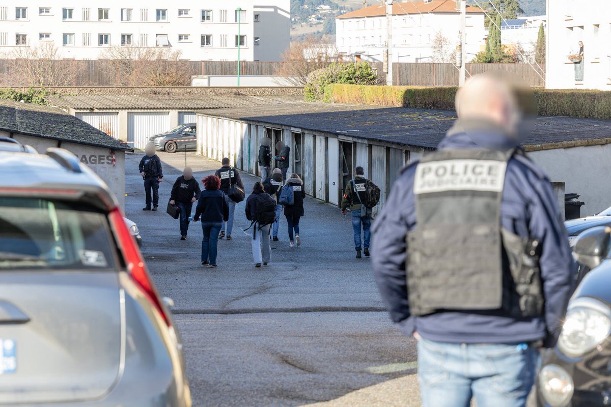 coinacademy_fr's tweet photo. 🚨 Nouveau kidnapping crypto en France.

La femme d’un dirigeant d’entreprise crypto et sa mère ont été séquestrées pendant 30 heures en Isère.

Les ravisseurs demandaient, encore une fois, une rançon en crypto. https://t.co/0nZED1N6RJ