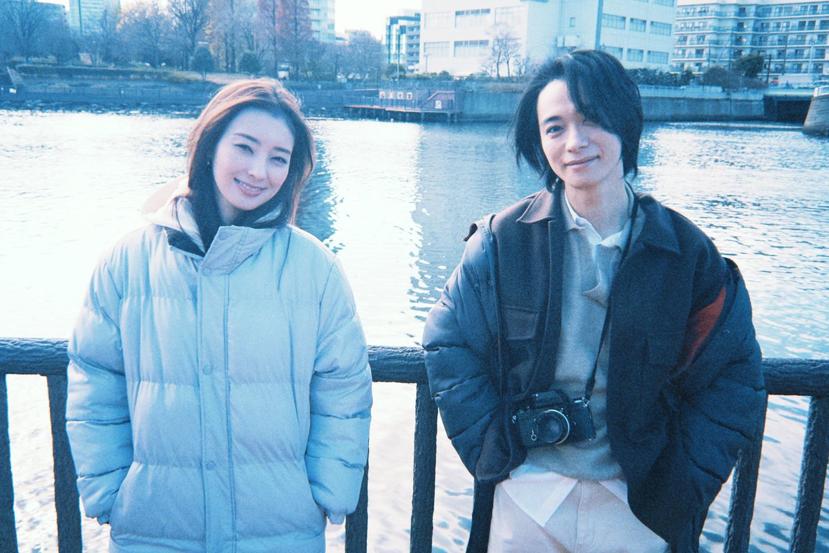 tx_konoai's tweet photo. ⋆⸜☕︎OFF SHOT ⸝⋆

ドラマ🥀
#この愛は間違いですか 〜不倫の贖罪

菜穂(#宮本茉由)と徹(#戸塚祥太)

👕👚柔軟剤のCMみたいと
　　ﾎﾟｰｽﾞを決めていた２人
🌬️❄️冬の朝

▼#この愛は 気になる方はこちらから🎢
TVer : https://t.co/cjsIIwFWi8
U-NEXT : https://t.co/arOeM9Krq3 https://t.co/TfTCOXv6XC