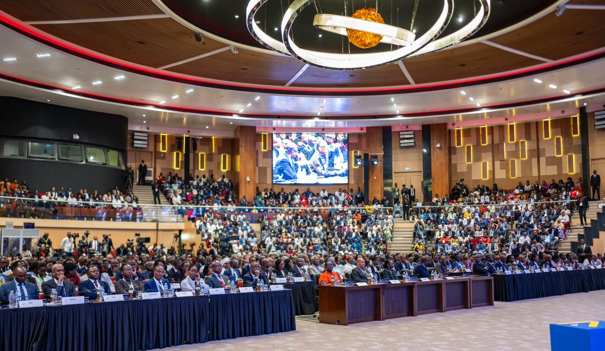 President Kagame has arrived for Day 2 of #Umushyikirano, which began with a presentation on Rwanda’s Global Positioning before a panel discussion on linking education, work and civic engagement.