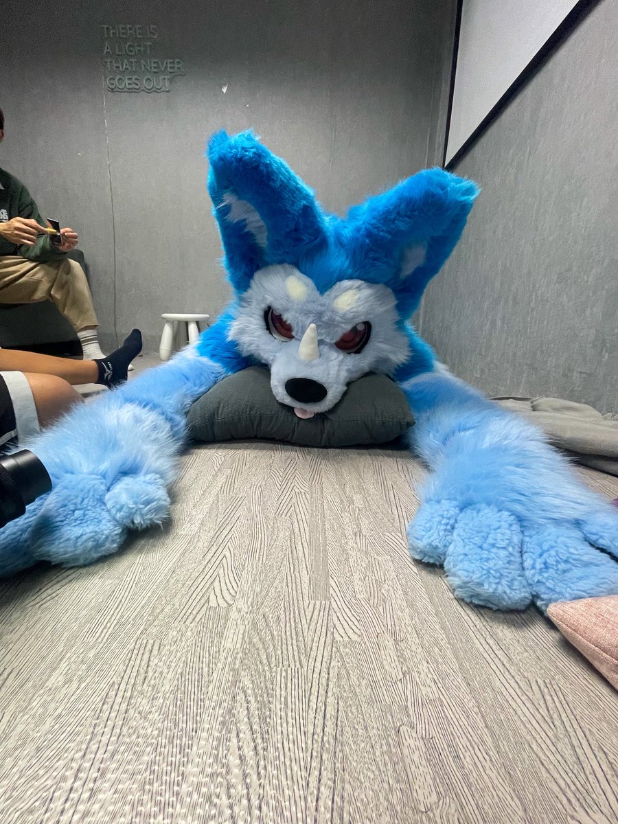 Average Friday mood🫠

#FursuitFriday
毛替：<a href="/takuma__0104/">撻熊</a> 
📸：內餡