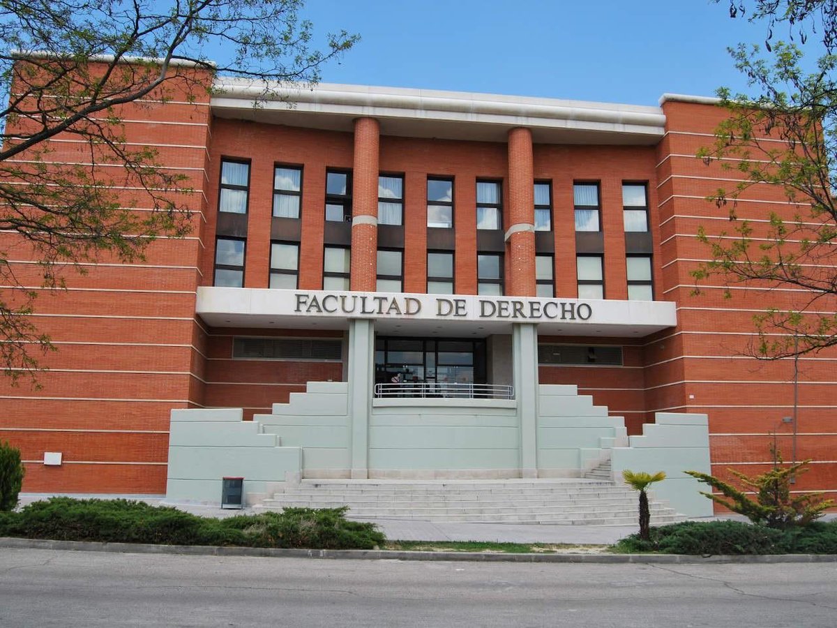 🏛️⚽ El CD Móstoles refuerza su compromiso con la gestión y el conocimiento deportivo.

👤 Nuestro presidente, Alfredo González, participó ayer en el XII Seminario de Derecho Deportivo organizado por la Universidad Autónoma de Madrid (UAM), un espacio clave para el análisis