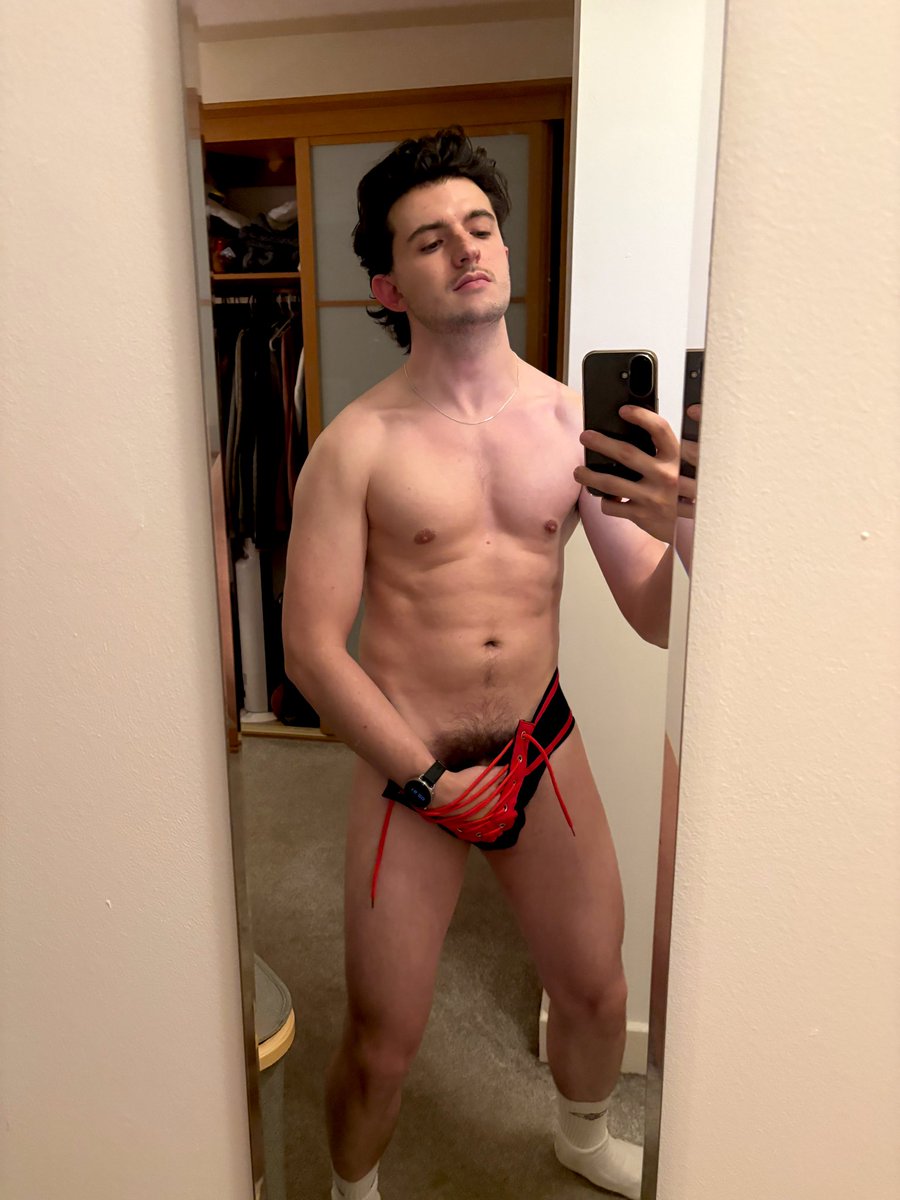 MaxLayton_'s tweet photo. my bush is so damn thick atm😏 https://t.co/aILnJbRjFn