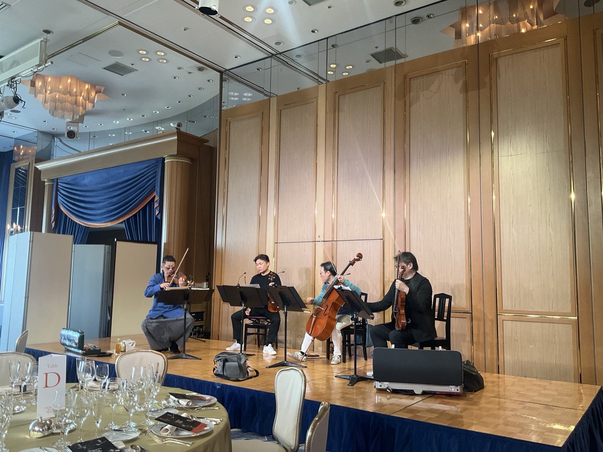 【YAMATO String Quartet】

ホテルニューグランドランチタイムショー🍽️🎻
大勢のお客様🈵にお越しいただき、
ありがとうございました！

10日の三島はまだまだ🎫ございます
ぜひお越しください
eplus.jp/sf/detail/4462…

#石田泰尚
#執行恒宏
#榎戸崇浩
#阪田宏彰
#yamatostringquartet