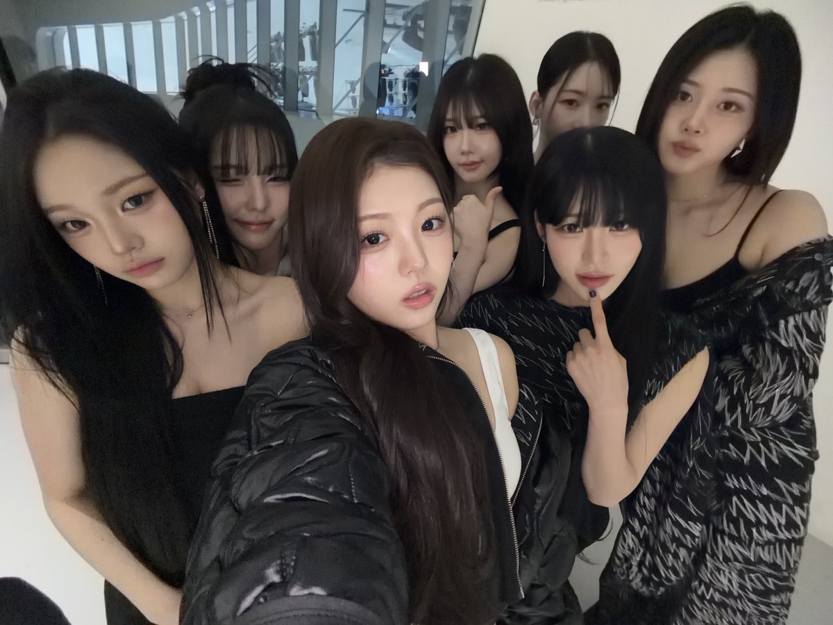 CLASSy_twt_'s tweet photo. [📸]

*°:⋆ₓₒ 므아므(MMAM)와 함께한
서울패션위크 백스테이지 ₓₒ⋆:°*

#CLASSy #클라씨
#MMAM #므아므 
#서울패션위크 https://t.co/pKTnLM67yM