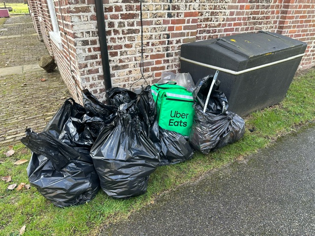 #WansteadPark litter pick 08/02 at 11:00 am. Meet by the Temple. All welcome! Full details on Facebook - facebook.com/events/1411367…