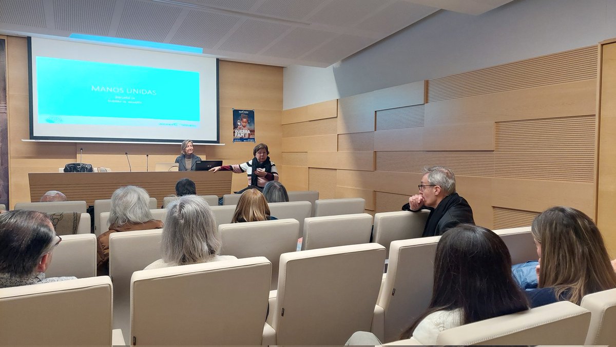 BisbatUrgell's tweet image. "Sabemos que el dinero cuesta mucho recaudarlo y nos esforzamos en el control de las inversiones, y lo mas importante: llegamos a lugares remotos y cambiamos vidas" ens diu Ana Luna, coordinadora del finançament de #MansUnides a la #ParròquiaSantOt