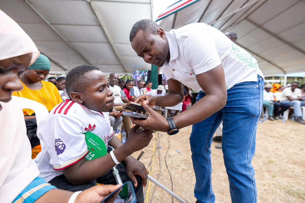 WilliamsRuto's tweet photo. We have also expanded job opportunities in the public sector, including the hiring of 100,000 teachers in the past three years. https://t.co/sNYxlSzGeF