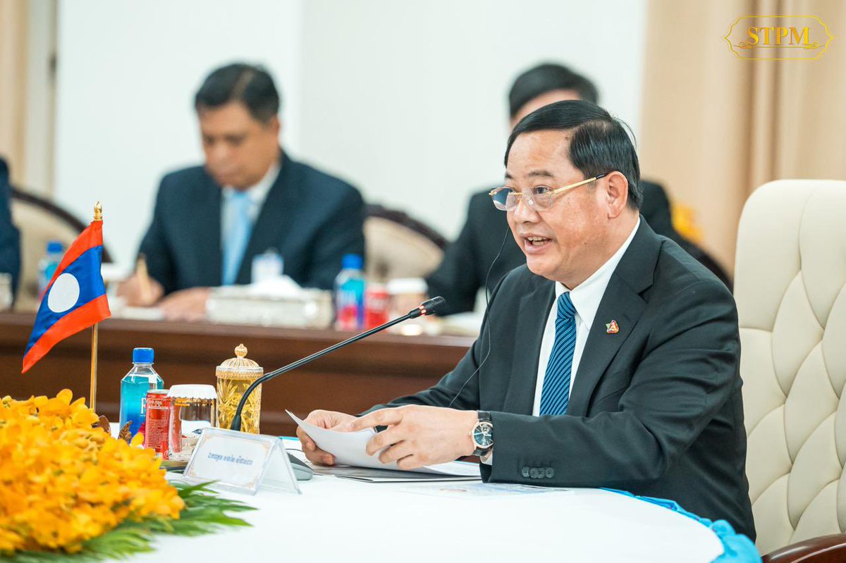 Dr_Hunmanet_PM's tweet photo. ជួបជាមួយ ឯកឧត្តម ផាម មិញ ជិញ (Pham Minh Chinh) នាយករដ្ឋមន្រ្តីនៃសាធារណរដ្ឋសង្គមនិយមវៀតណាម និង ឯកឧត្តម សនសៃ ស៊ីផាន់ដន (Sonexay Siphandone) នាយករដ្ឋមន្រ្តីនៃសាធារណរដ្ឋប្រជាធិបតេយ្យប្រជាមានិតឡាវ ក្នុងជំនួបសម្តែងការគួរសម និងពិភាក្សាការងារនៅវិមាន៧មករា។

រាជធានីភ្នំពេញ រសៀលថ្ងៃសុក្រ ទី៦ កុម្ភៈ ២០២៦

Receiving a courtesy call and holding discussions with H.E. Pham Minh Chinh, Prime Minister of the Socialist Republic of Vietnam, and H.E. Sonexay Siphandone, Prime Minister of the Lao People’s Democratic Republic, at 7 Makara Palace. 

Phnom Penh, Friday afternoon, 6 February 2026

#ហ៊ុនម៉ាណែត #Hunmanet #កម្ពុជា #cambodia #សន្តិភាពនៅកម្ពុជា #Peaceincambodia
